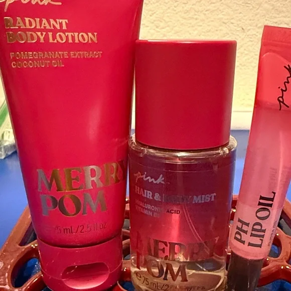 Victoria’s Secret Pink Merry Pom Set Lotion Mist Lip Oil Pomegranate NEW - Picture 4 of 4